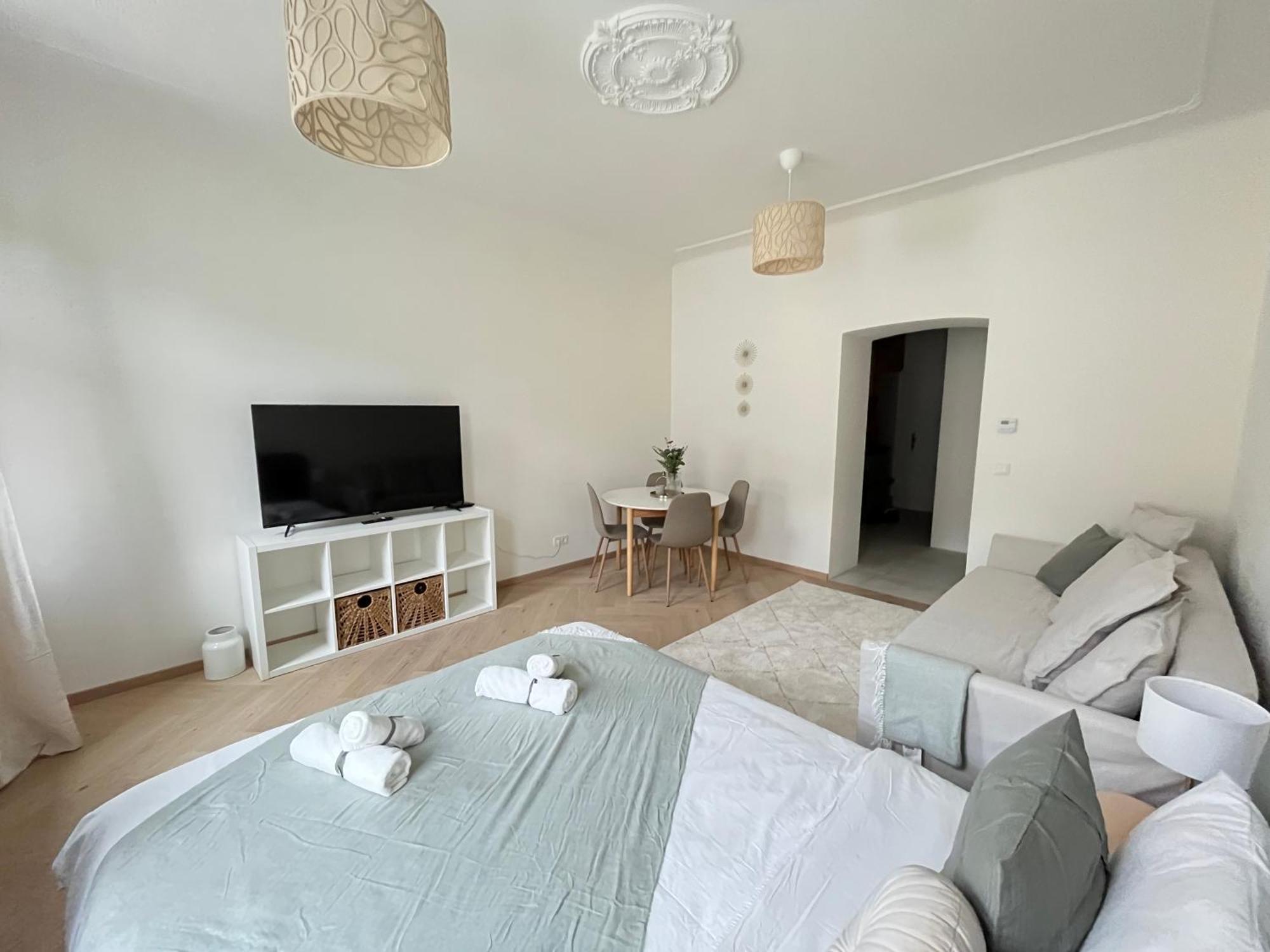 Luxurious One Room Apartment Near Schoenbrunn Palace Wina Bagian luar foto